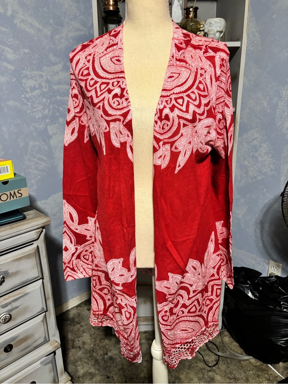 : Chico’s Dazzling Paisley Sweater Cardigan Red White Open Front Size 2 large - Picture 2 of 11